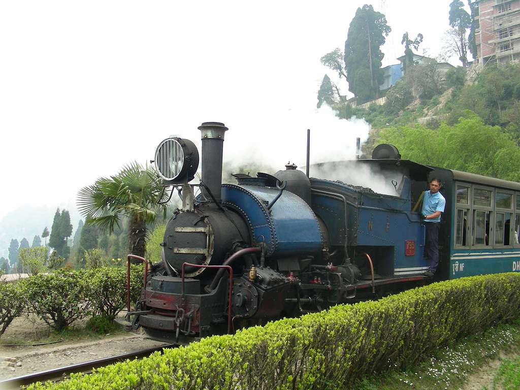 Darjeeling offbeat tour trail